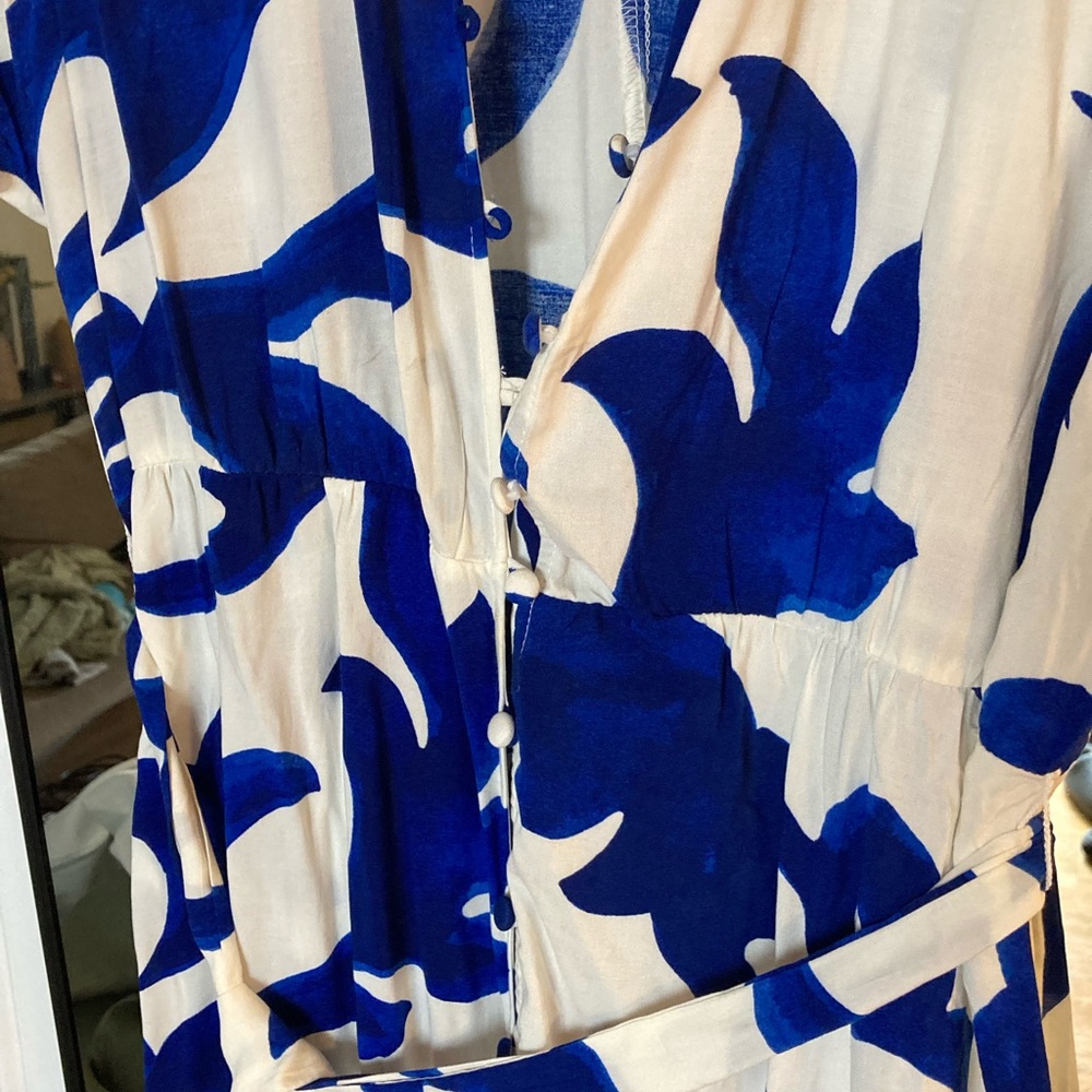NWOT Blue and White Floral Women's Dress size large NWOT - Picture 4 of 7